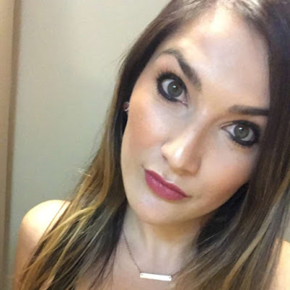 Meet your Posher, Sierra - Picture 1 of 1